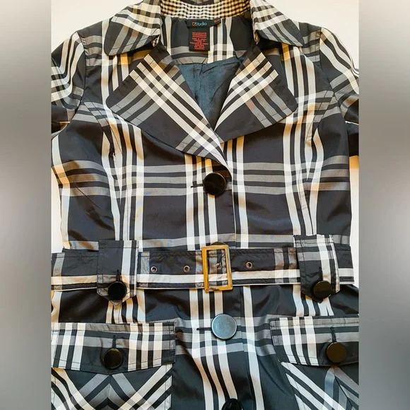 Spring Trench Coat - Picture 5 of 7